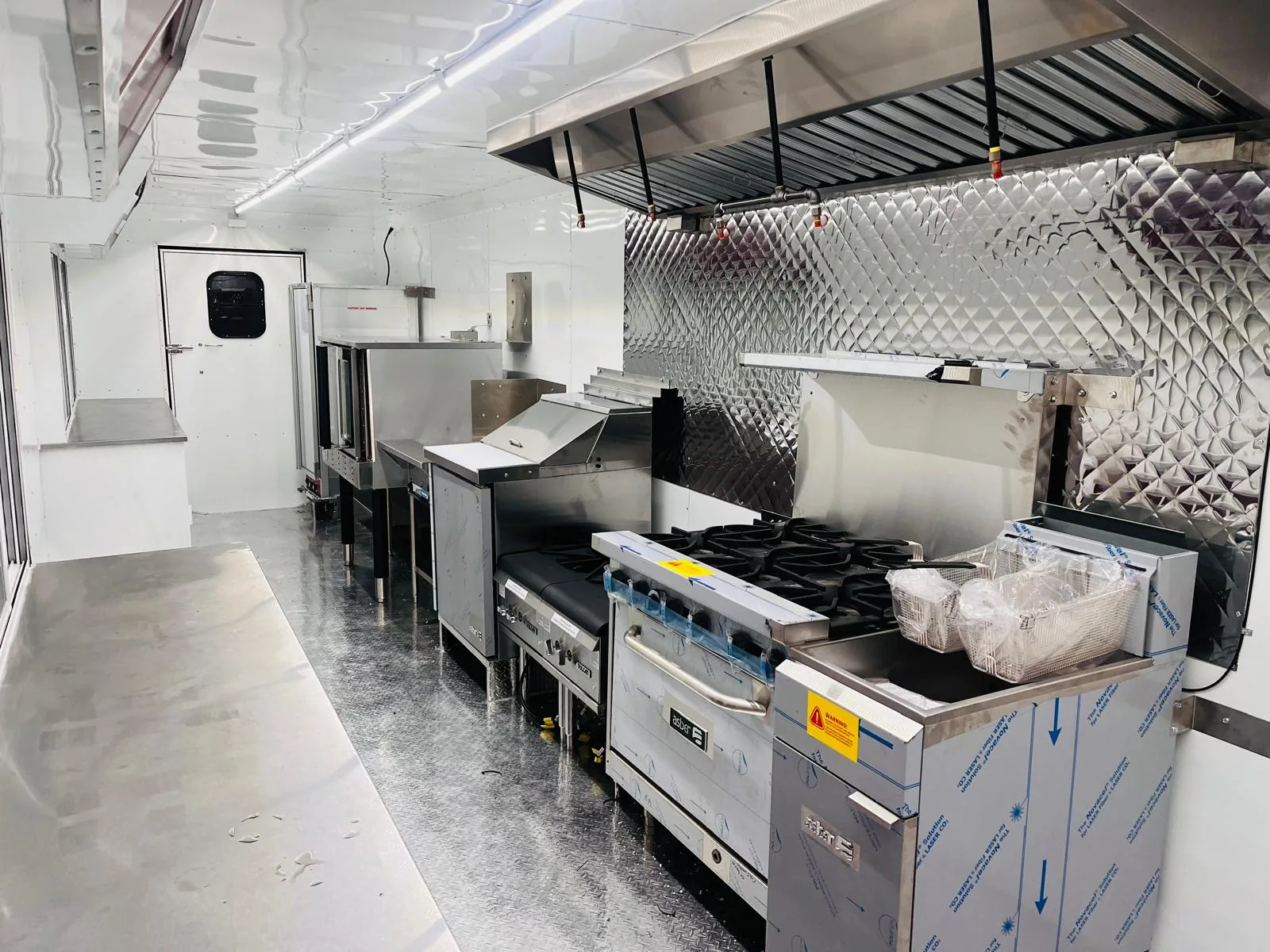 EXP 30 × 8 ft large-format food trailer